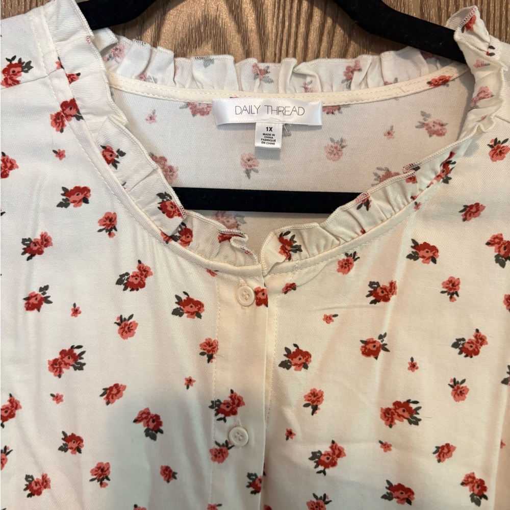 Floral Button-Up Blouse - Picture 2 of 4